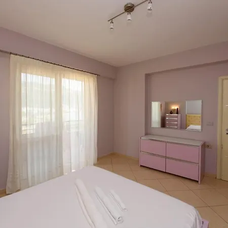 Beachfront Lungomare Appartement