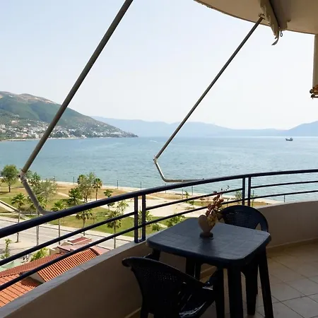 Beachfront Lungomare Apartment Vlore